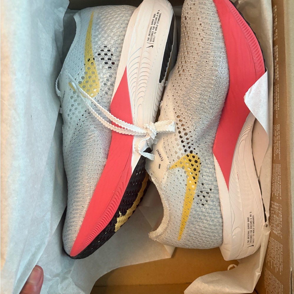 Women’s Nike Vaporfuly 3% - size 8